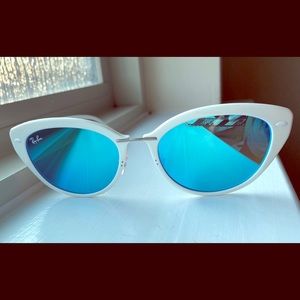 White Ray-ban sunglasses with blue mirror tint